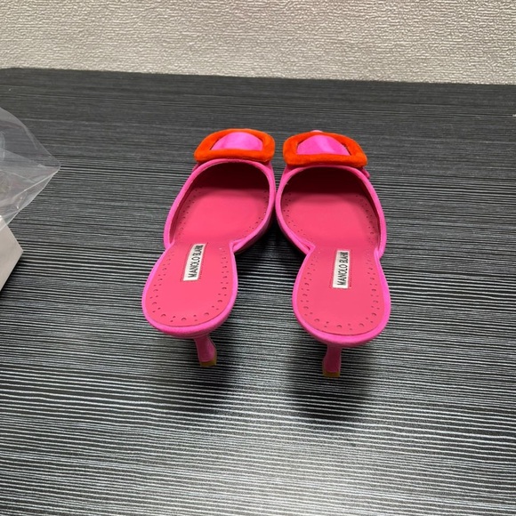 NWOT Manolo Blahnik Maysalebi Pointed-Toe Slip-On Mules EU 37 US 6 - Picture 6 of 6